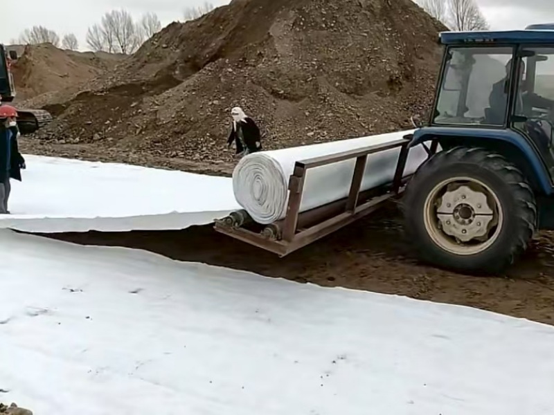 Géotextile ou géogrille : un choix concret dans le cadre d’un projet routier américain