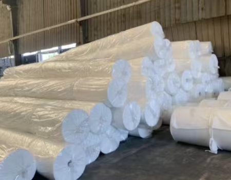 Tendances du marché mondial des géosynthétiques : quels sont les facteurs qui stimulent la demande de géomembranes, de géotextiles et de géogrilles ?