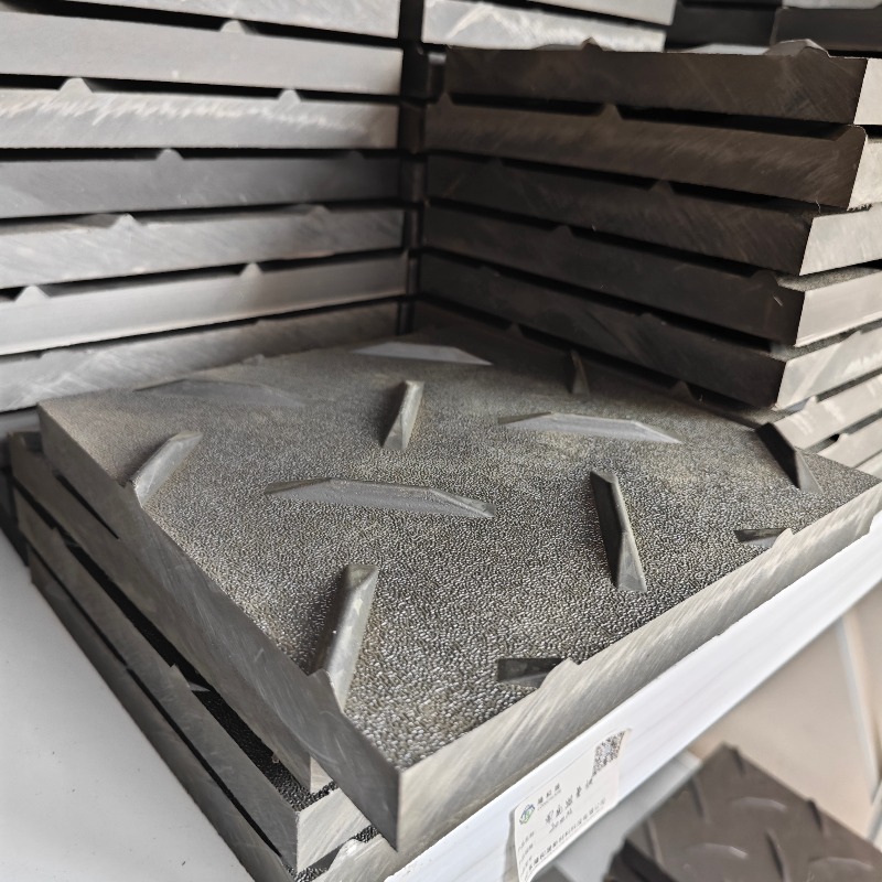 Tapis de voirie en polyéthylène pour terrains meubles, sites boueux et accès aux chantiers
