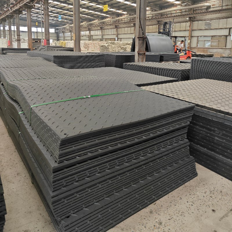 Tapis de voirie en polyéthylène pour terrains meubles, sites boueux et accès aux chantiers
